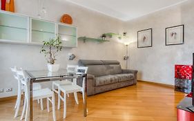 Joivy Vibrant Flat With Balcony